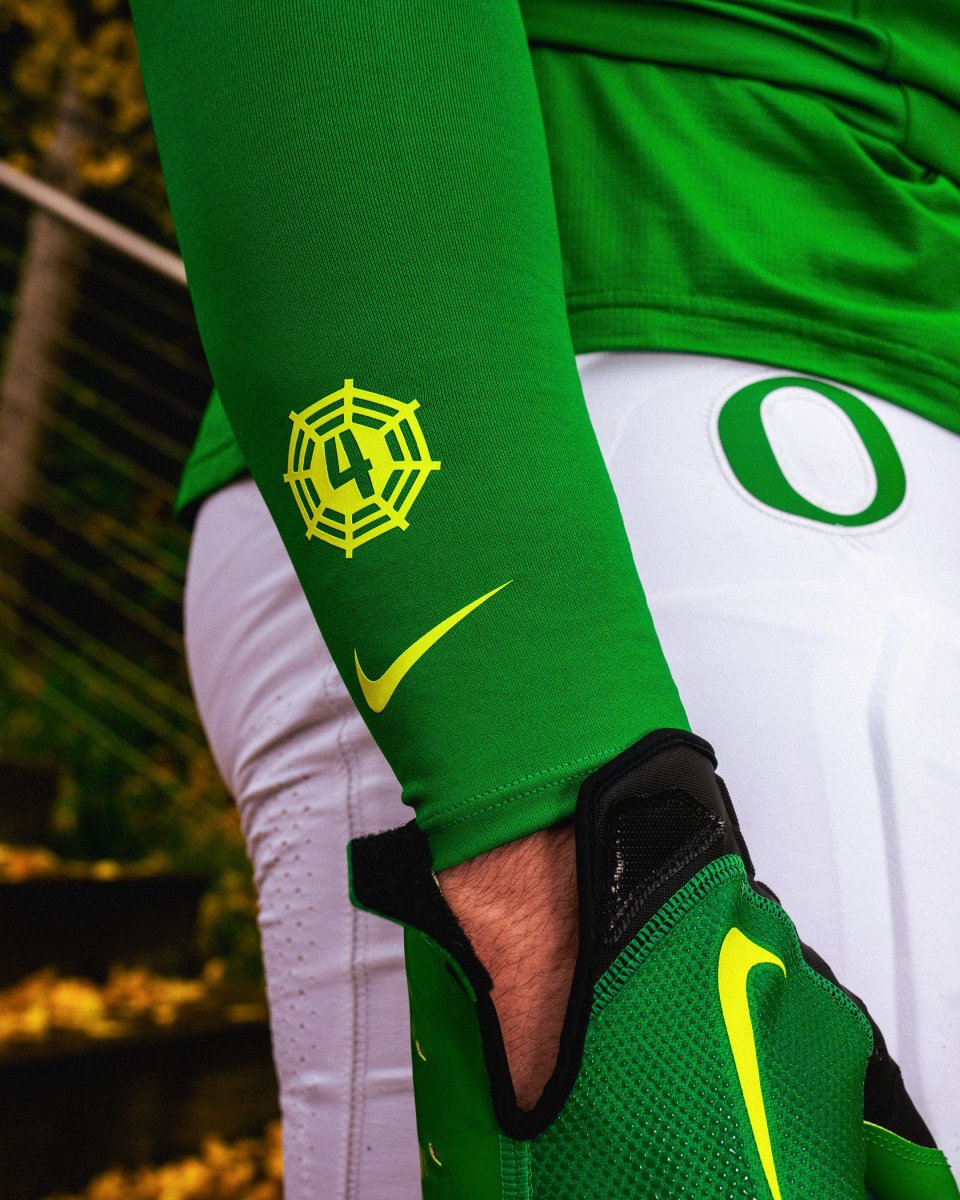 Oregon Ducks tight end Patrick Herbert models the uniform combination for week 13 against Oregon State.